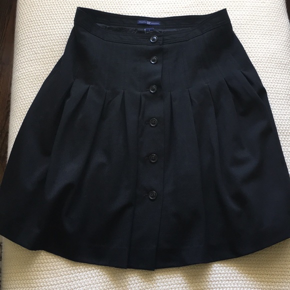 Gap Pleated Skirt - Fit and Flare - Picture 2 of 8